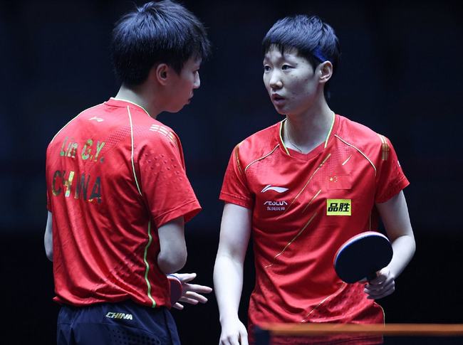 看台的喧嚣 看台的喧嚣